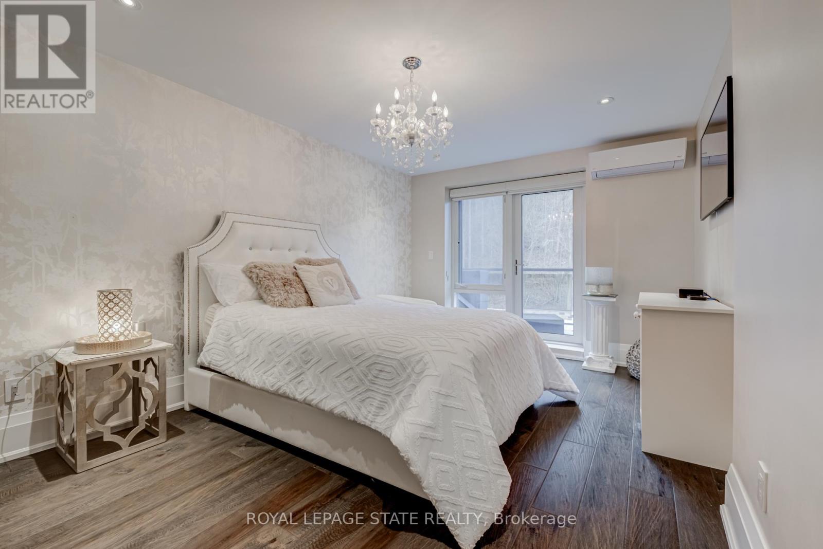 #215 397 KING STREET W - 31