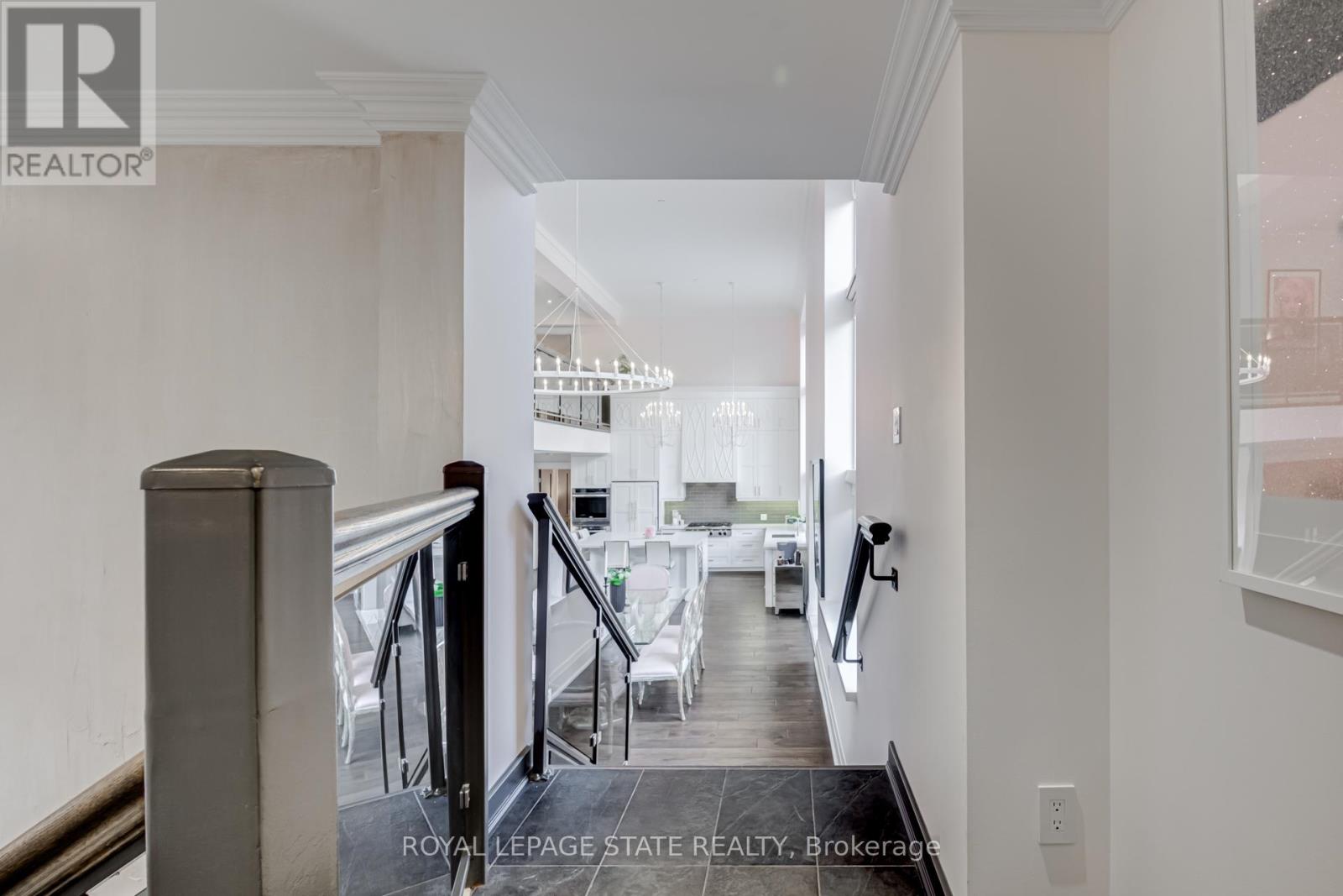 #215 397 KING STREET W - 7