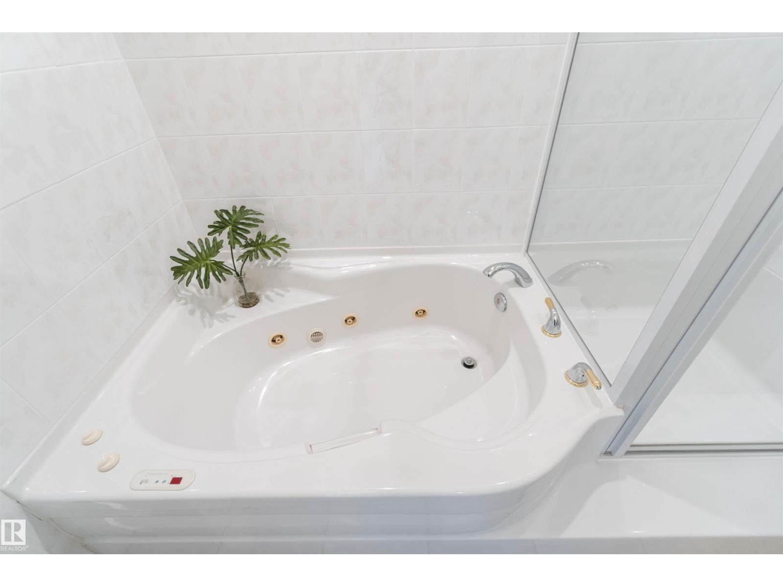 8 BUTTERWORTH PT NW, Edmonton