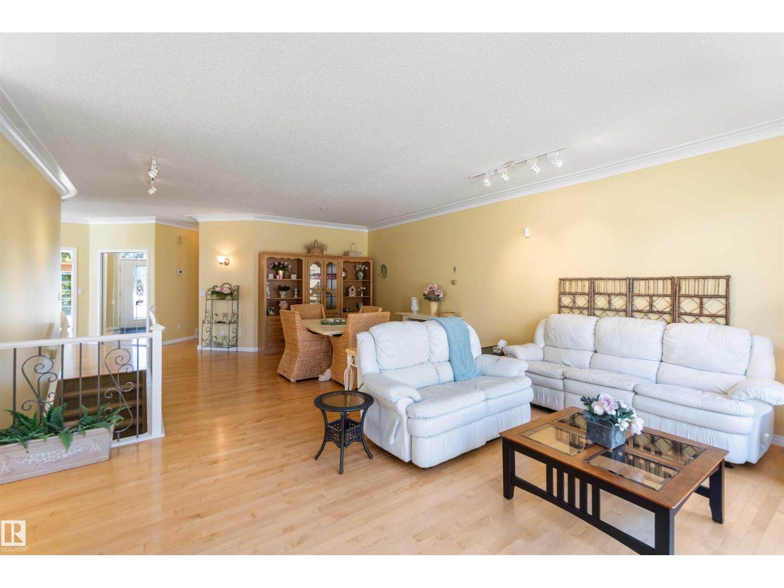 8 BUTTERWORTH PT NW, Edmonton