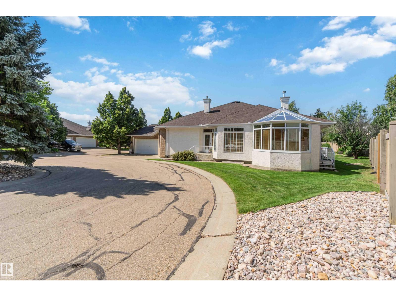 8 BUTTERWORTH PT NW, Edmonton