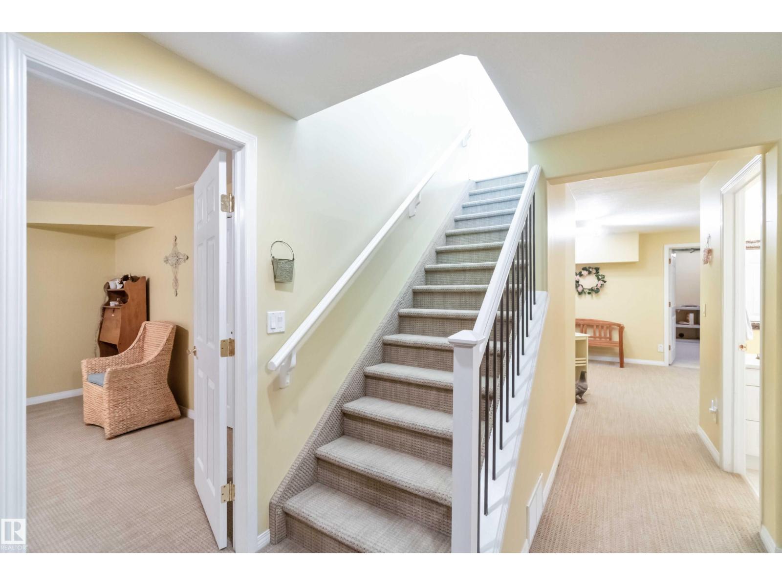 8 BUTTERWORTH PT NW, Edmonton