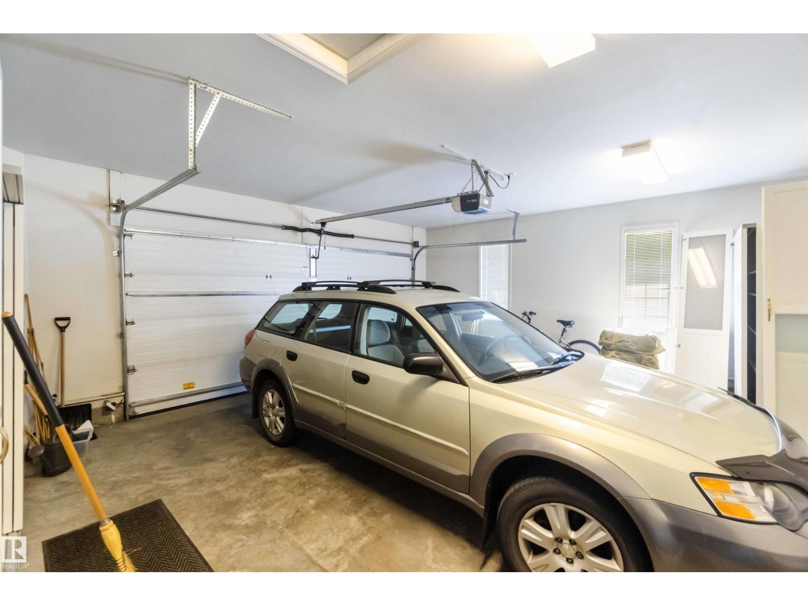 8 BUTTERWORTH PT NW, Edmonton