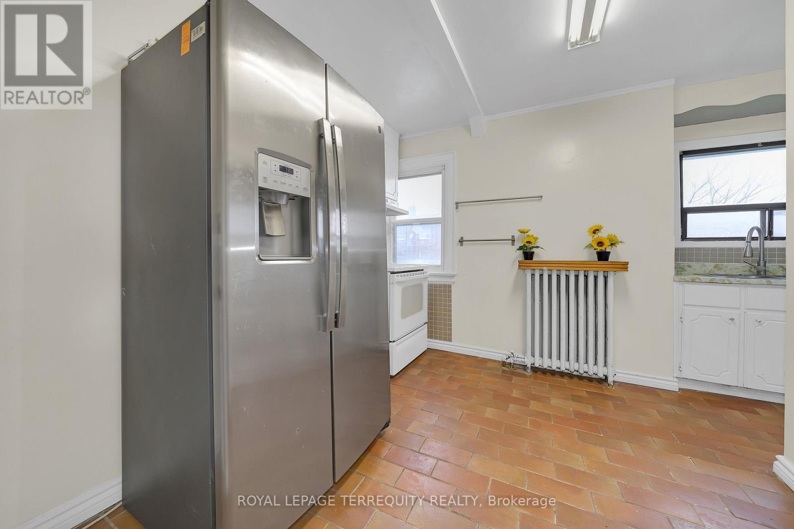 34 DOWNSVIEW AVENUE - 19