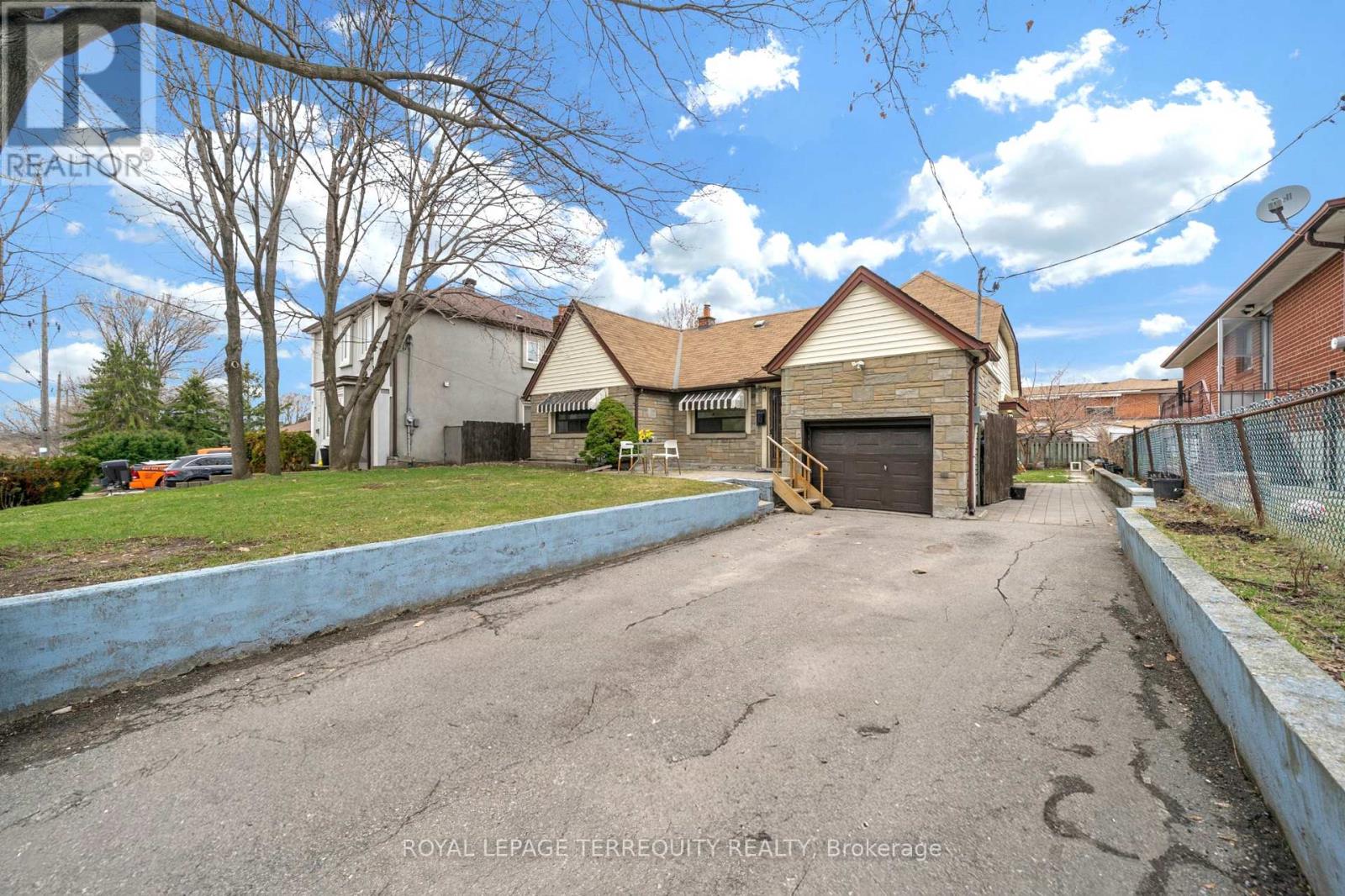34 DOWNSVIEW AVENUE - 4