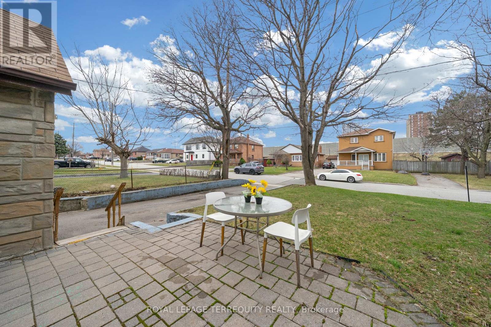 34 DOWNSVIEW AVENUE - 35