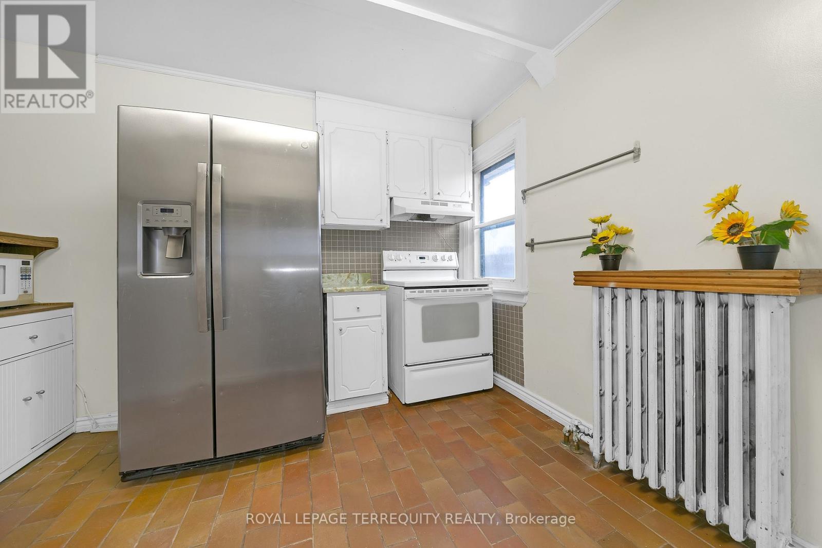 34 DOWNSVIEW AVENUE - 18