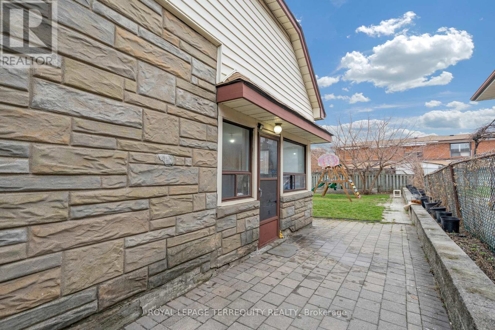 34 DOWNSVIEW AVENUE - 34
