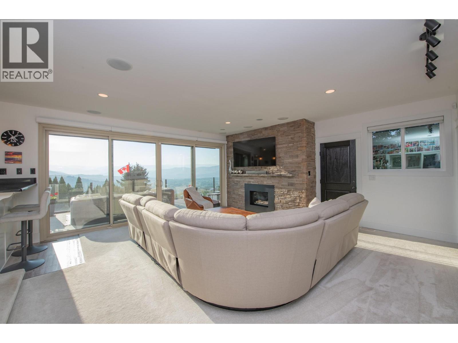  702 Cypress Drive, Coldstream