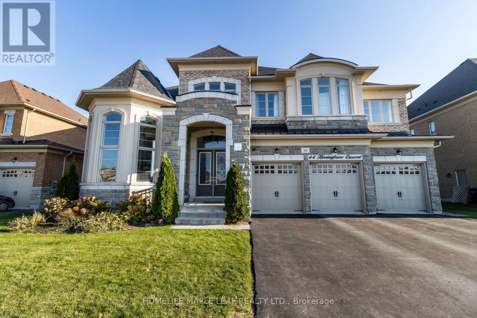 44 HERRINGBONE CRESCENT - 1