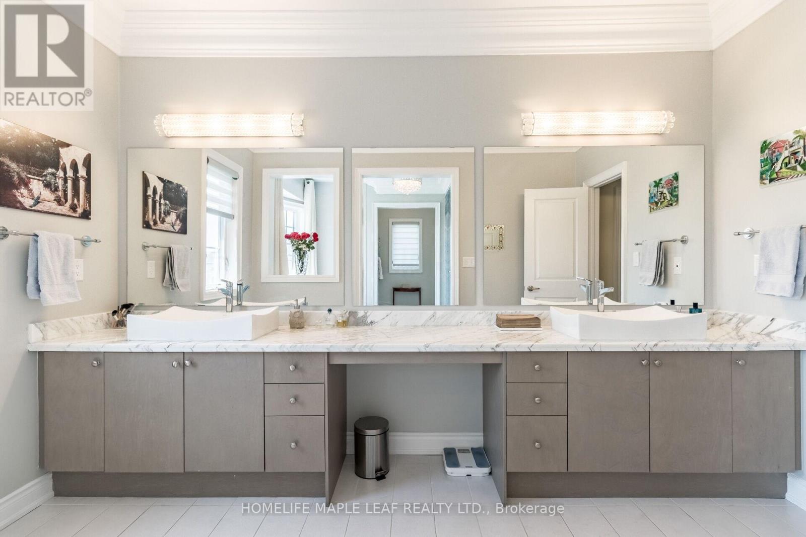 44 HERRINGBONE CRESCENT - 26
