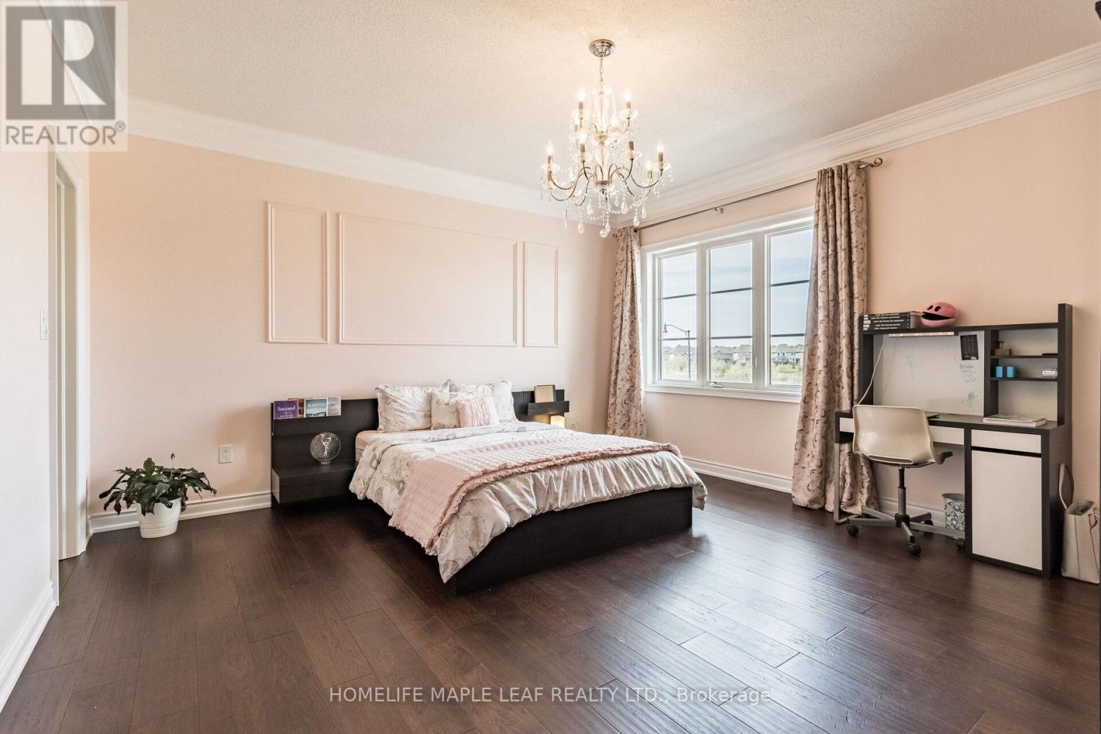 44 HERRINGBONE CRESCENT - 29