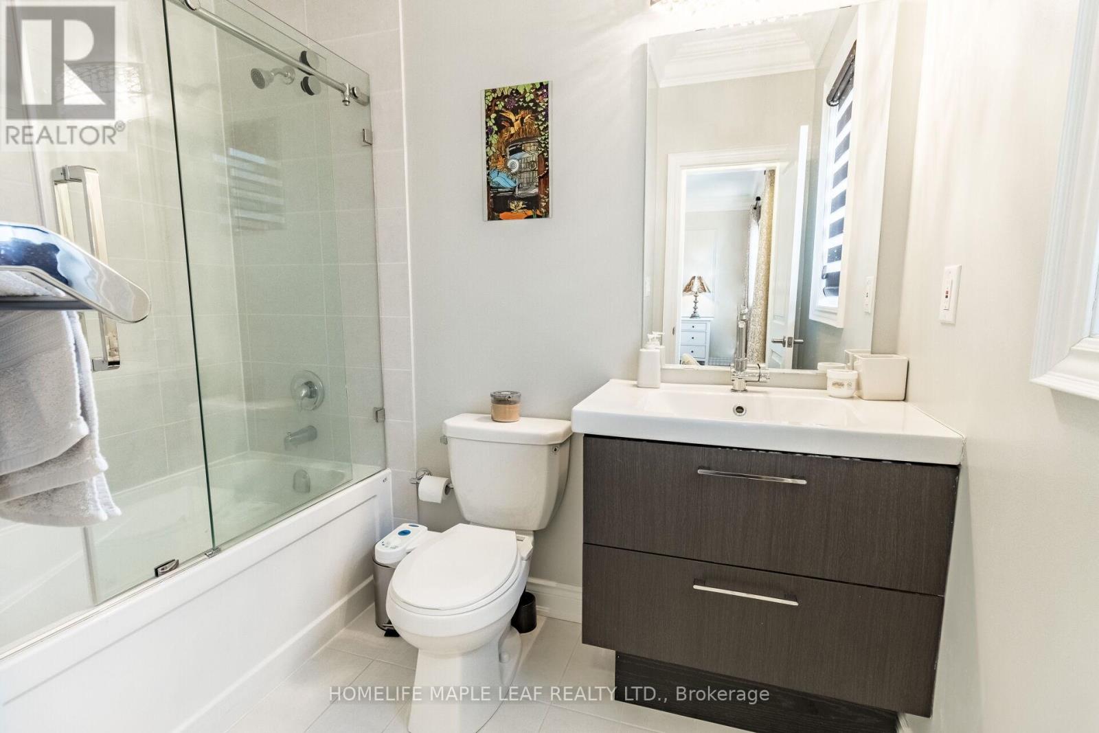 44 HERRINGBONE CRESCENT - 32