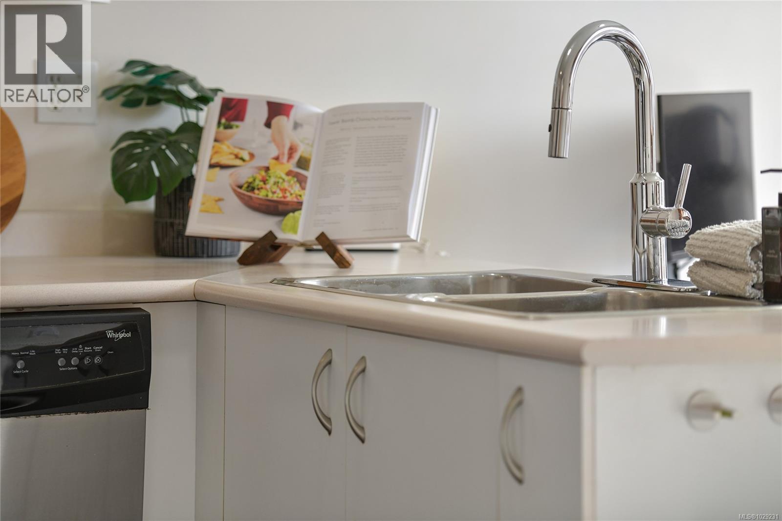 #302 9945 FIFTH ST - 16