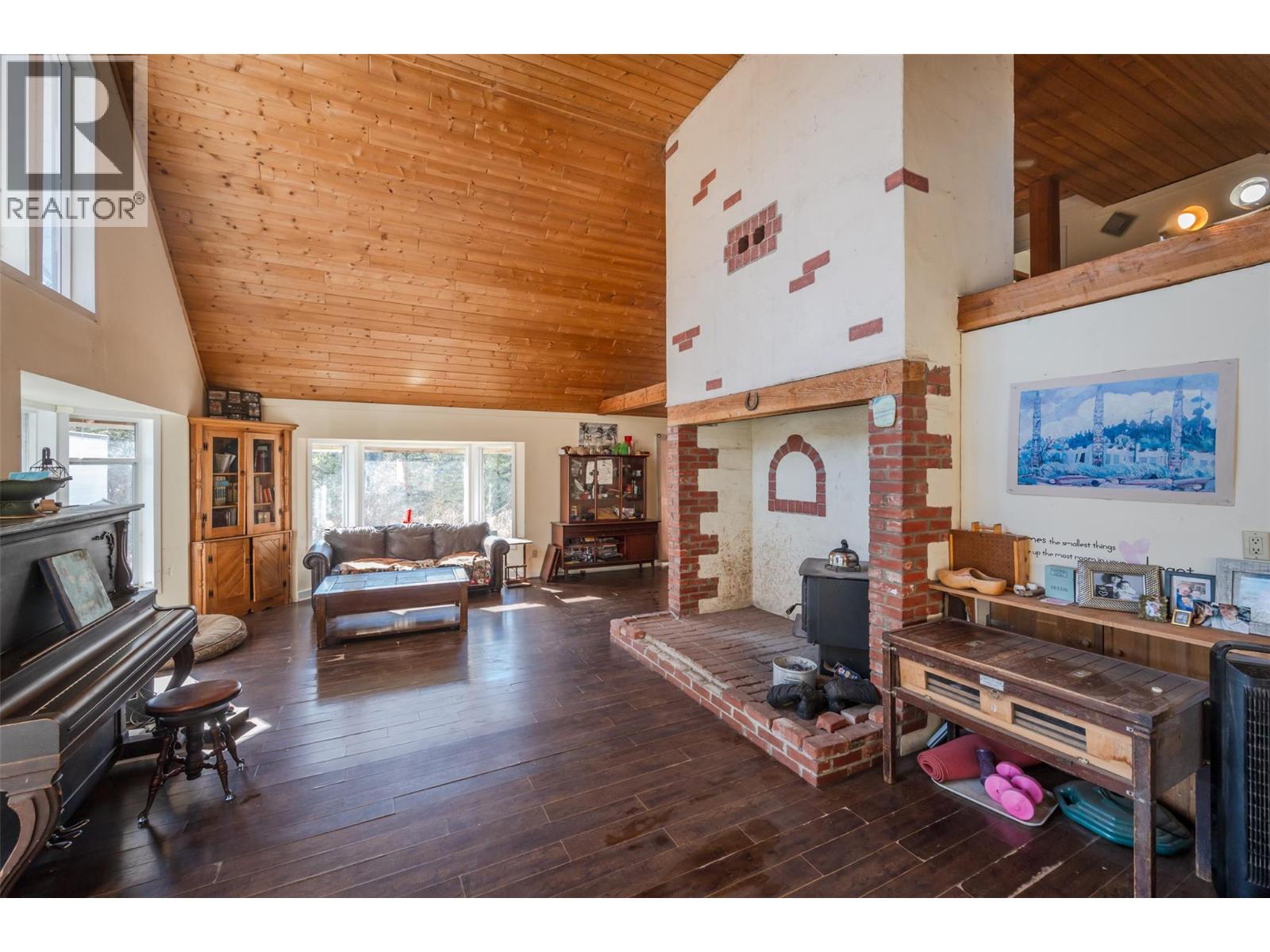 22797 Garnet Valley Road, Summerland