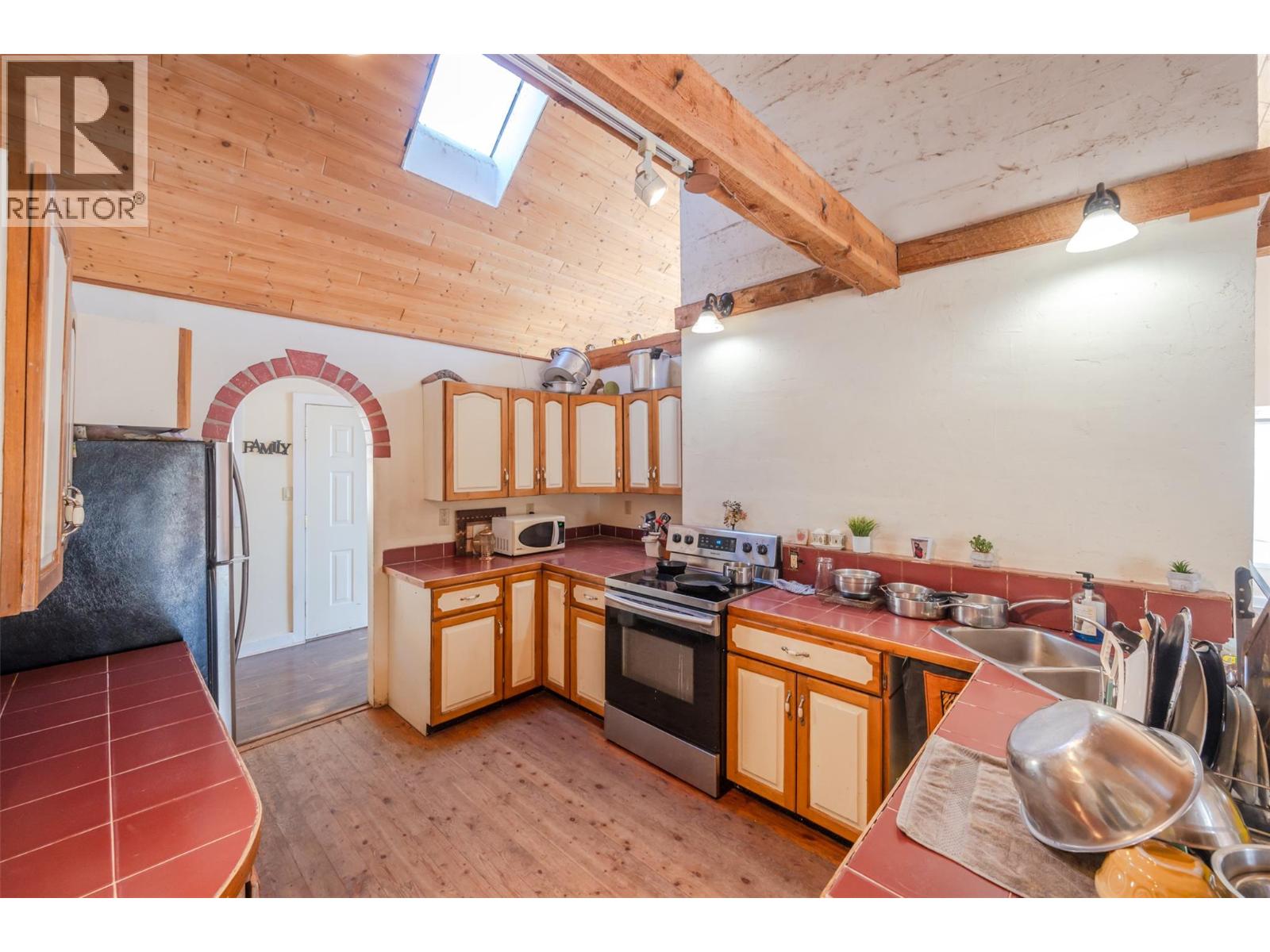 22797 Garnet Valley Road, Summerland