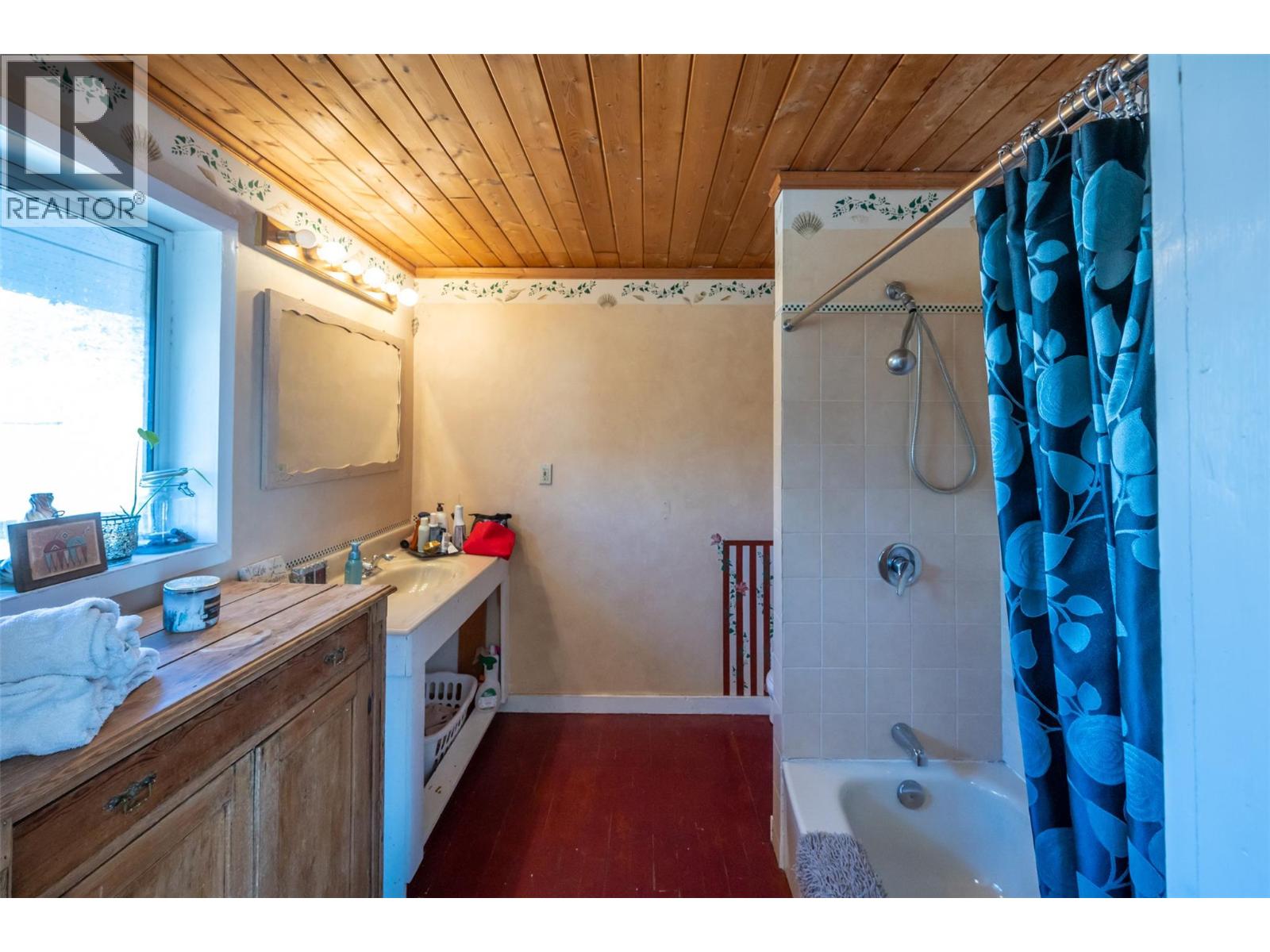 22797 Garnet Valley Road, Summerland