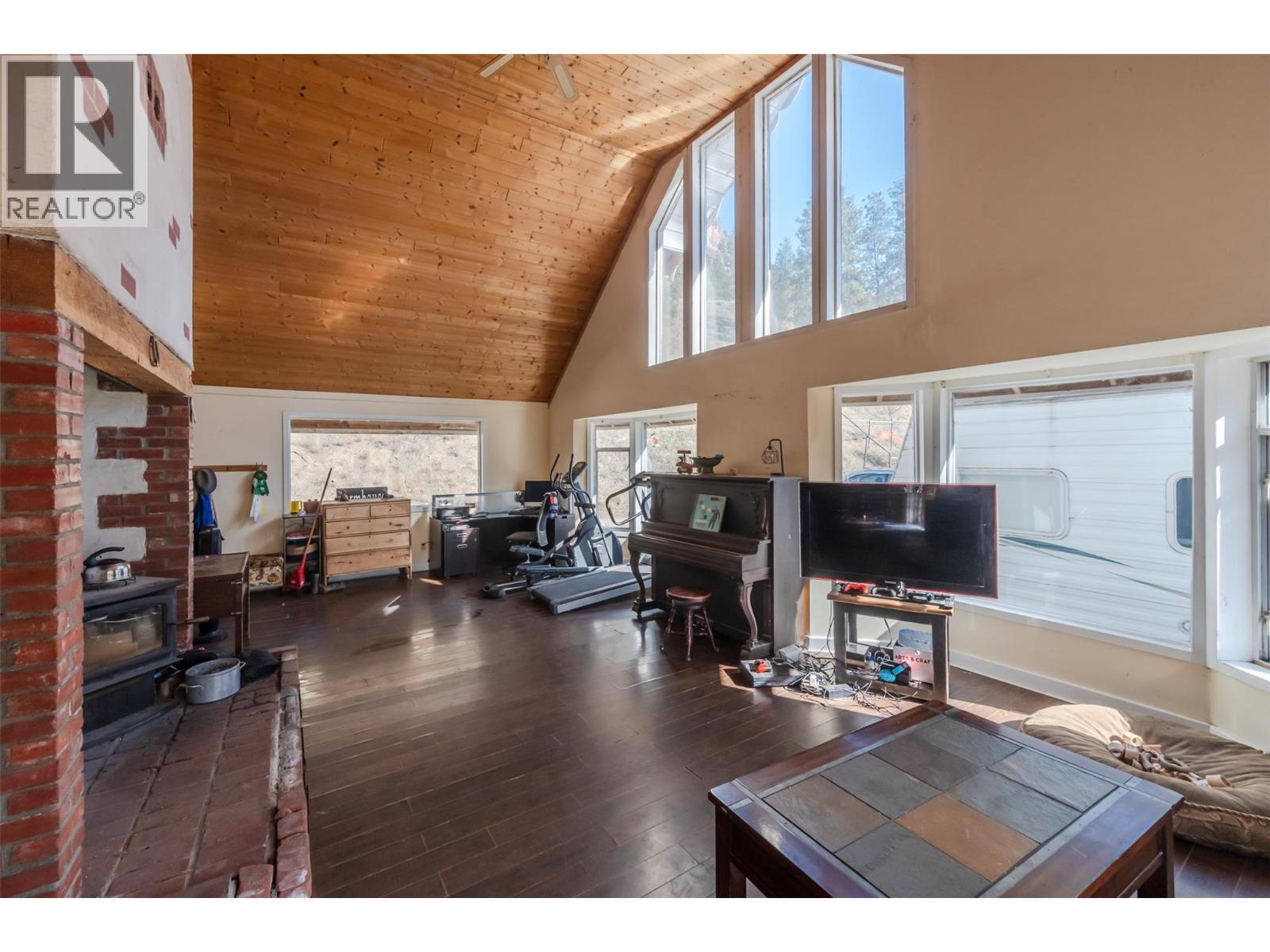 22797 Garnet Valley Road, Summerland