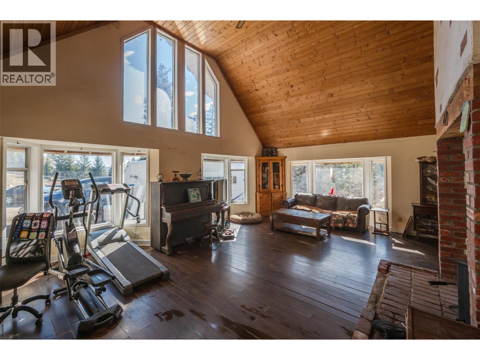 22797 Garnet Valley Road, Summerland