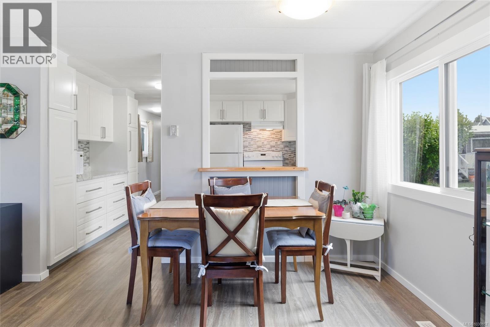 11 150 Corfield St N, Parksville