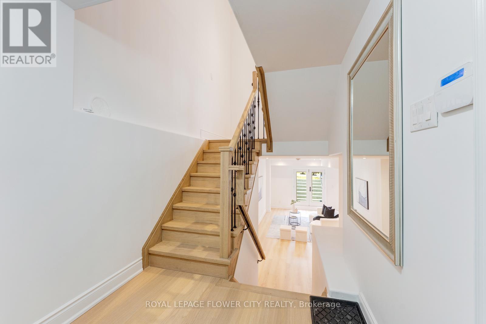 19 CONNORVALE AVENUE — photo 40