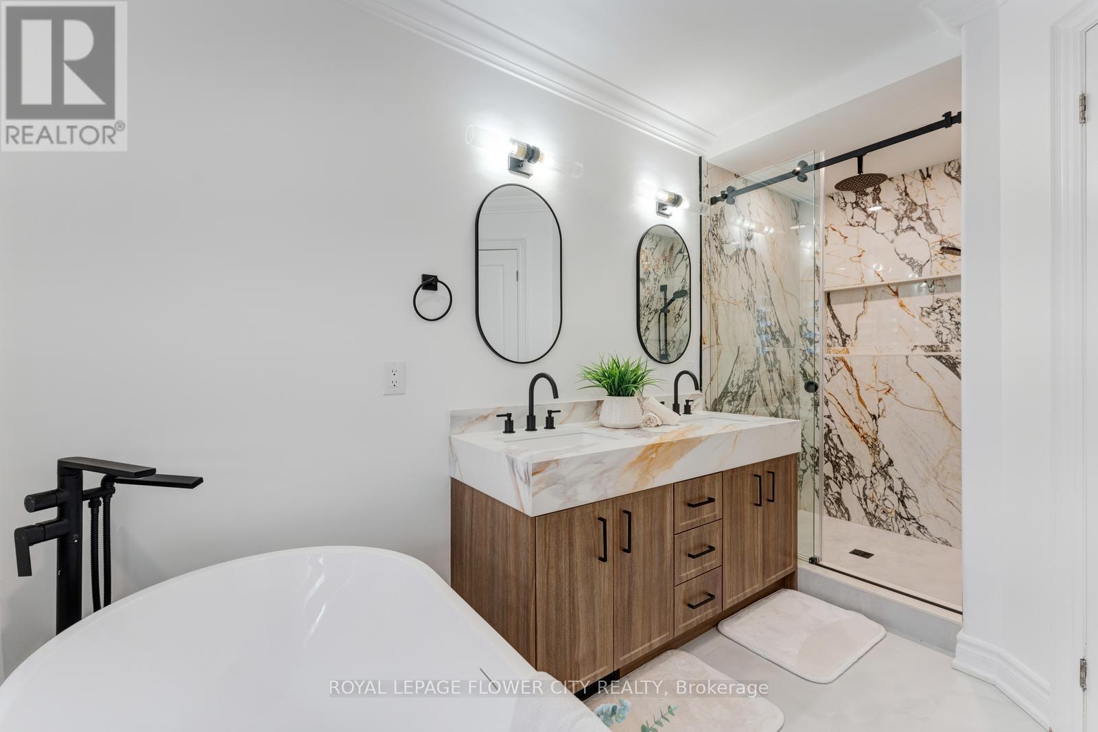 19 CONNORVALE AVENUE — photo 28