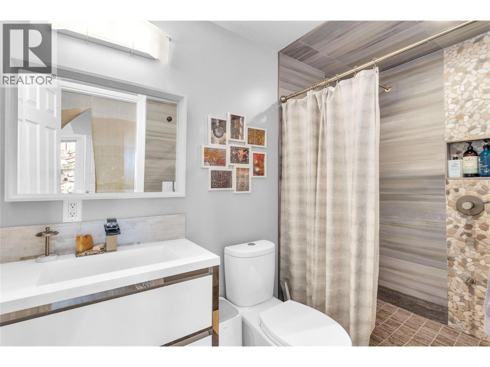 809 Toovey Road, Kelowna