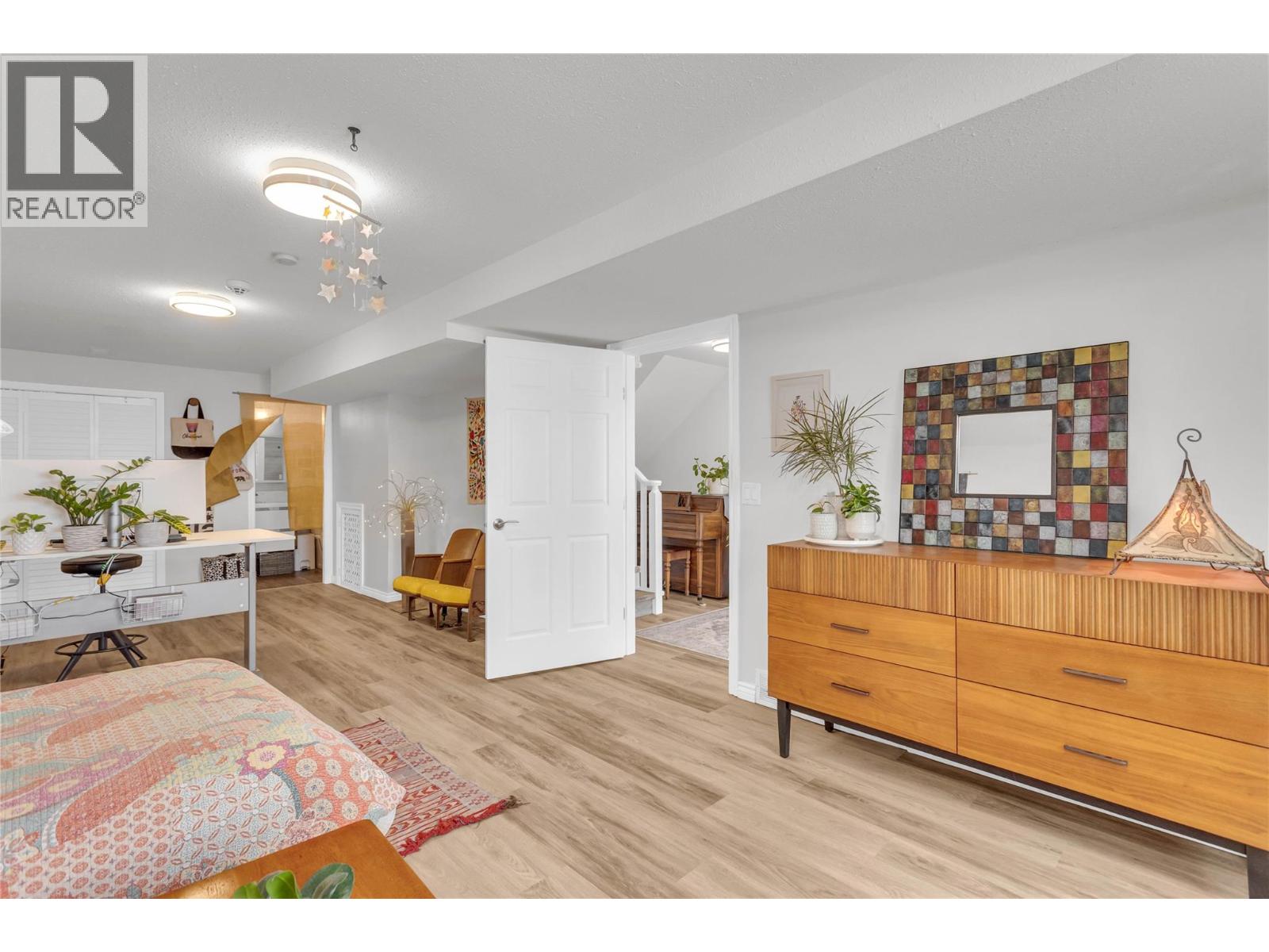 809 Toovey Road, Kelowna