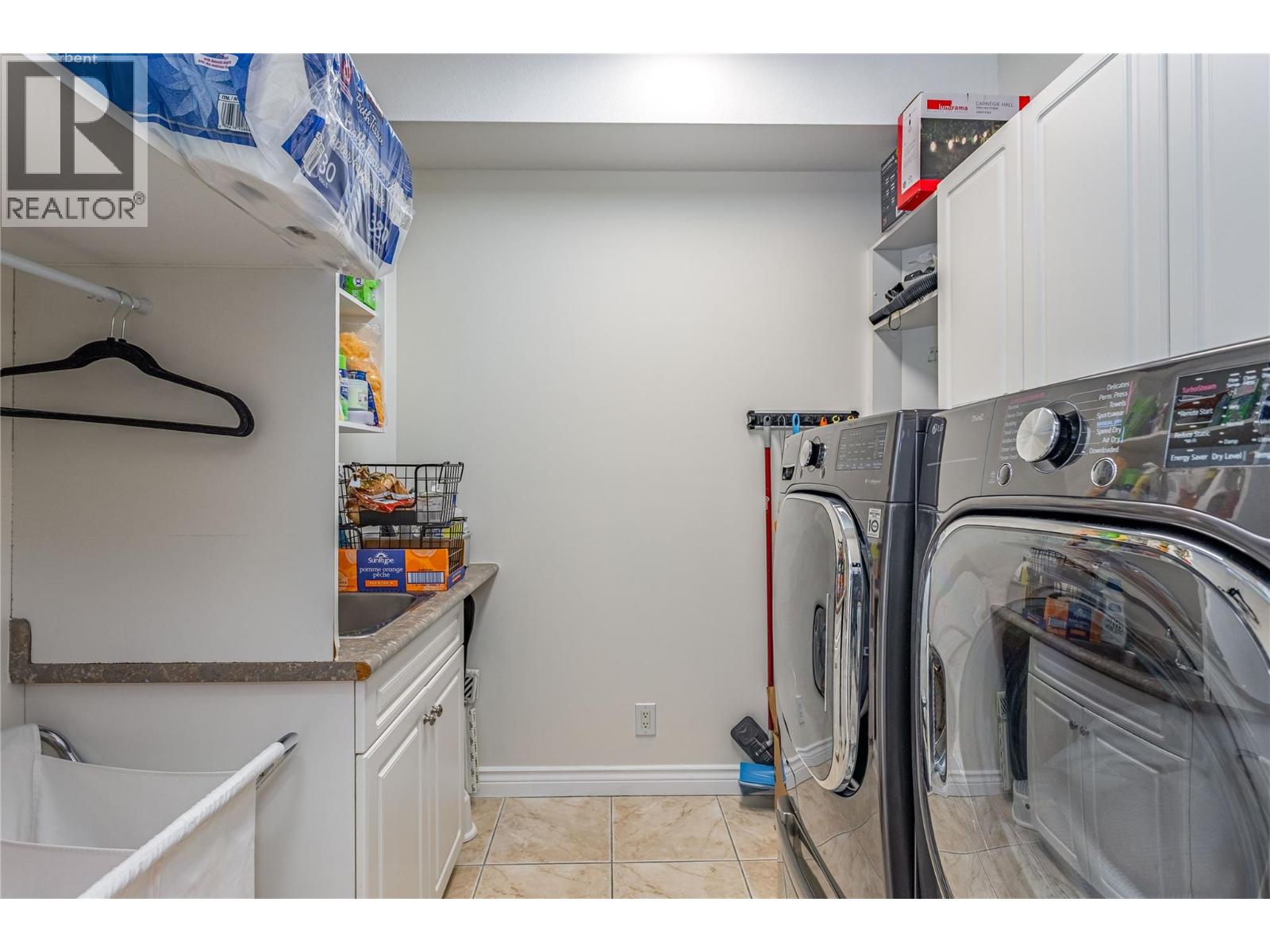 809 Toovey Road, Kelowna