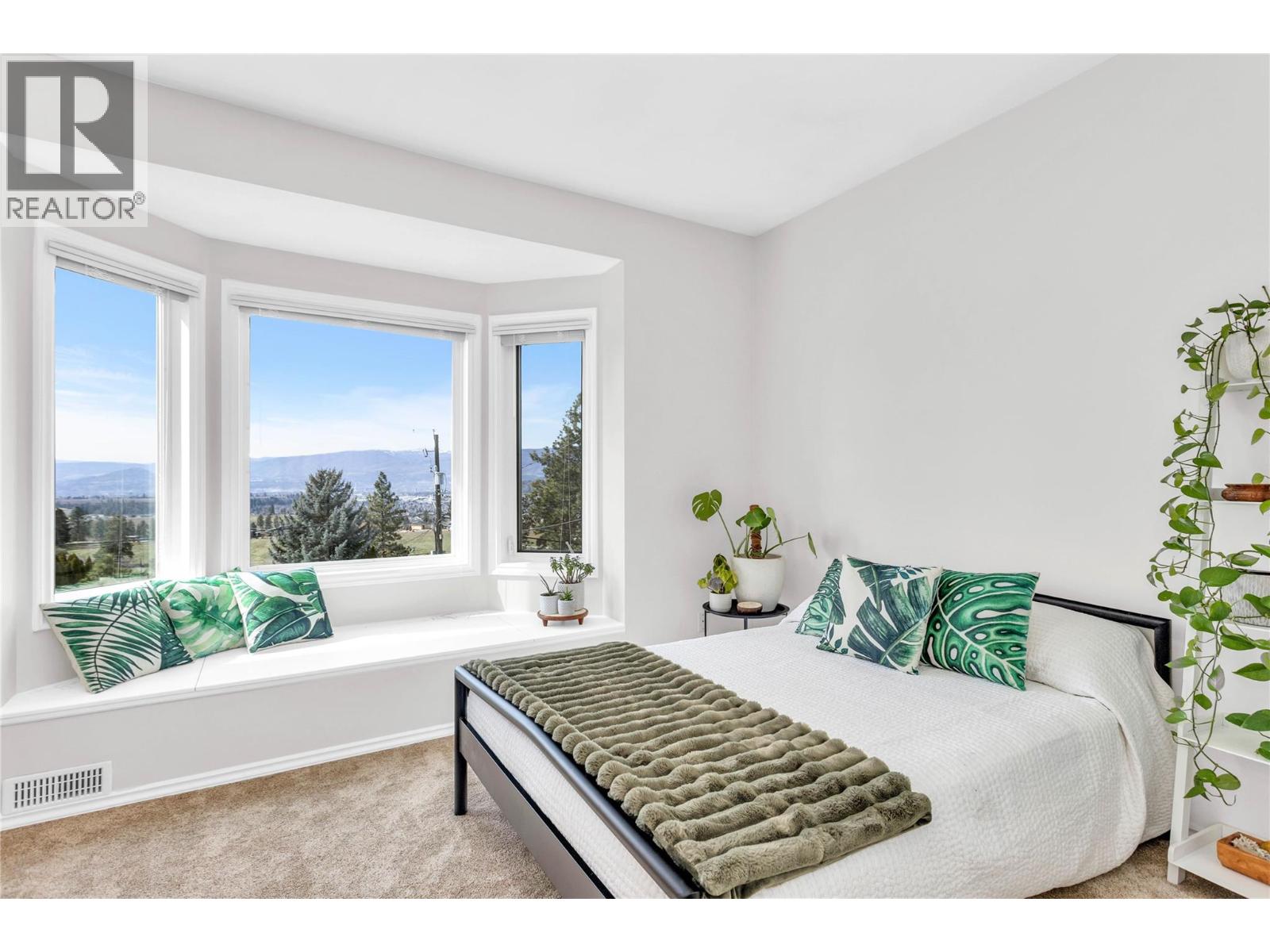 809 Toovey Road, Kelowna