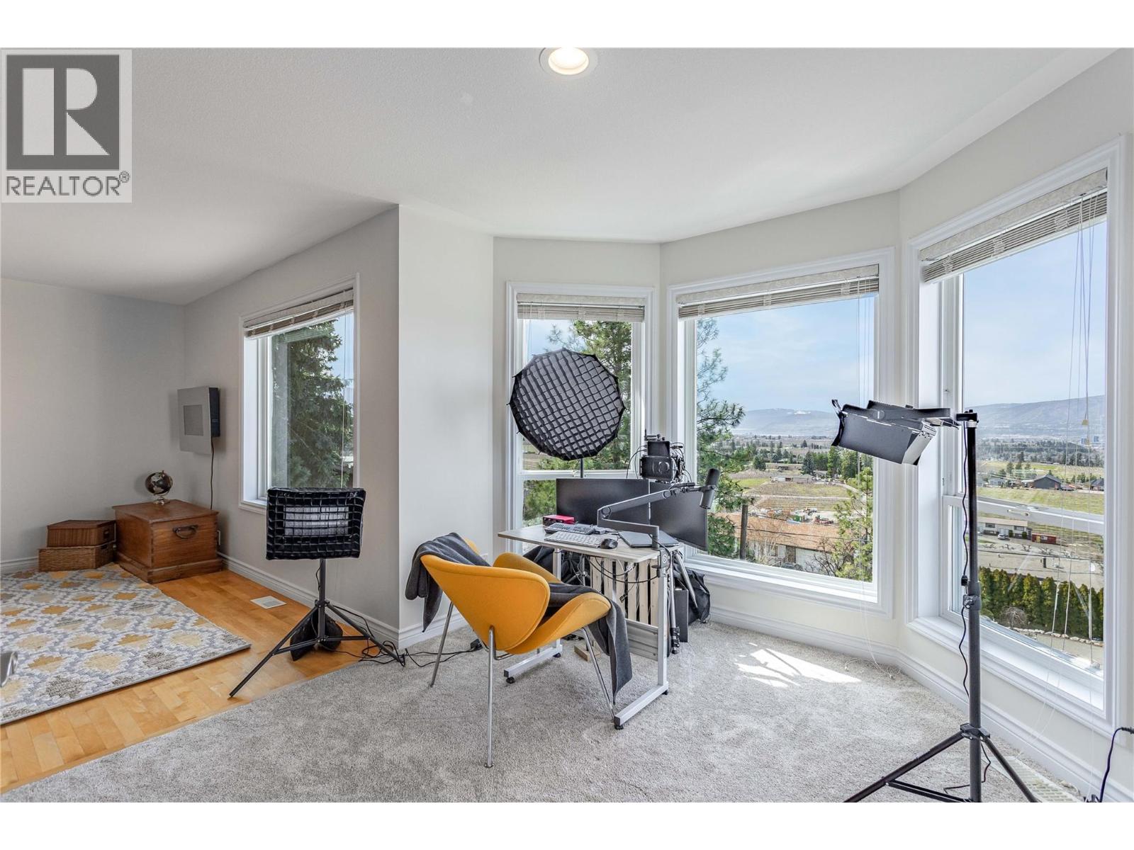 809 Toovey Road, Kelowna