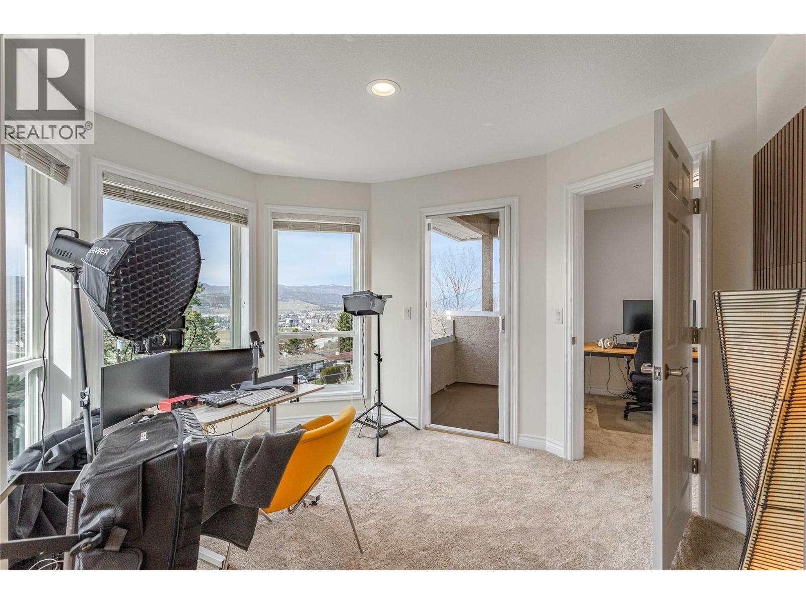 809 Toovey Road, Kelowna