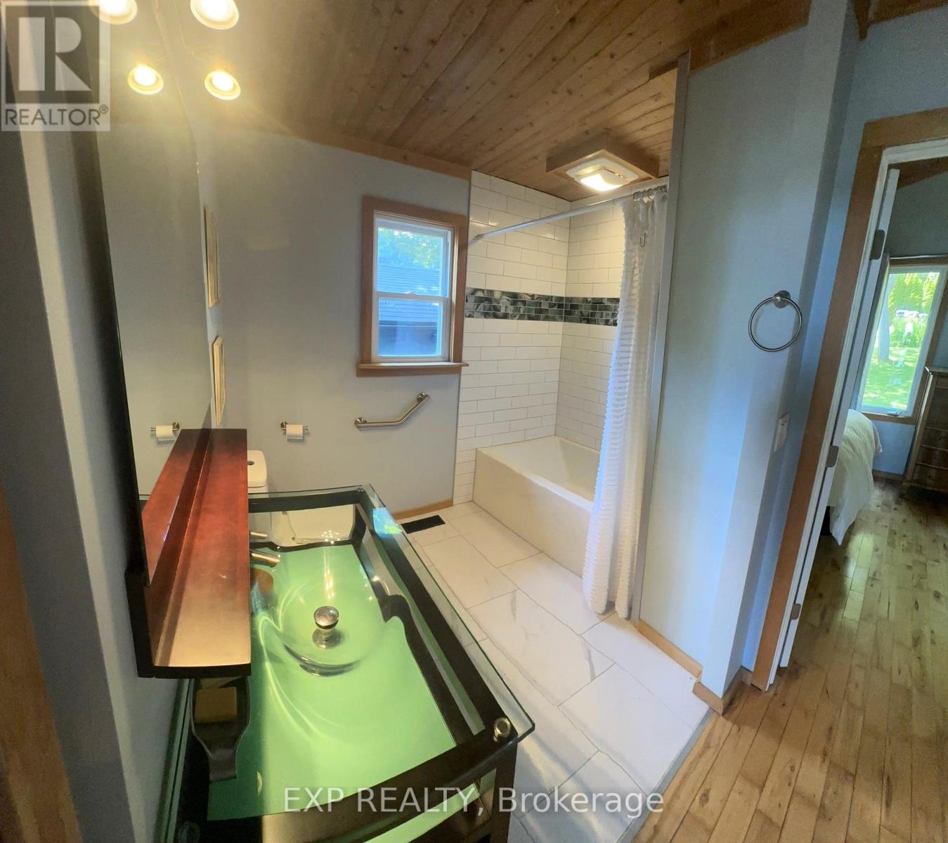 2295 LAKESHORE ROAD E - 5