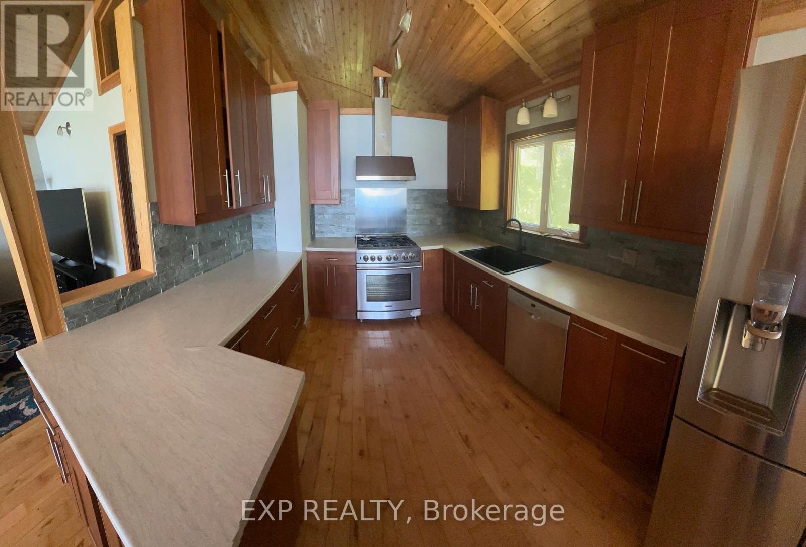2295 LAKESHORE ROAD E - 7