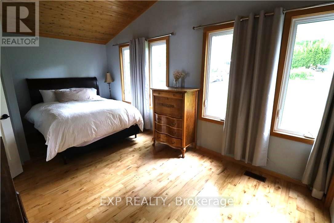 2295 LAKESHORE ROAD E - 9