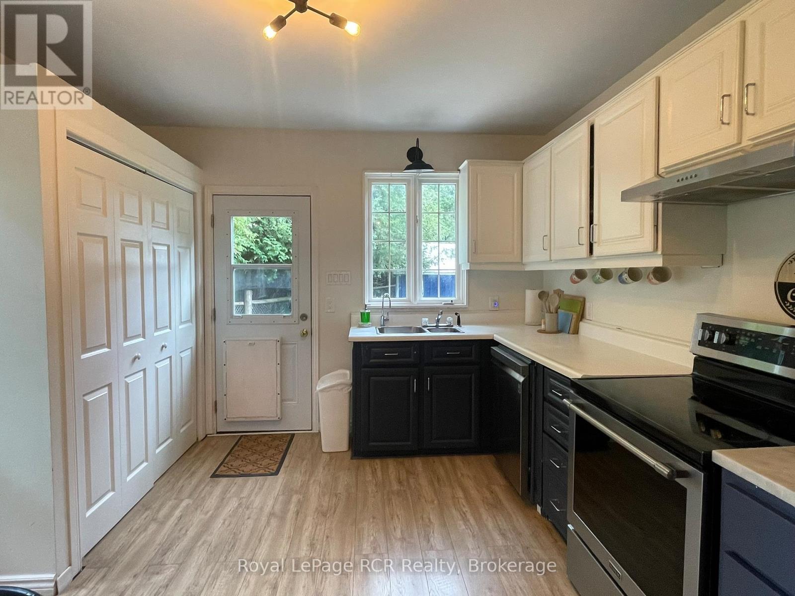 121 COLLINGWOOD STREET - 11
