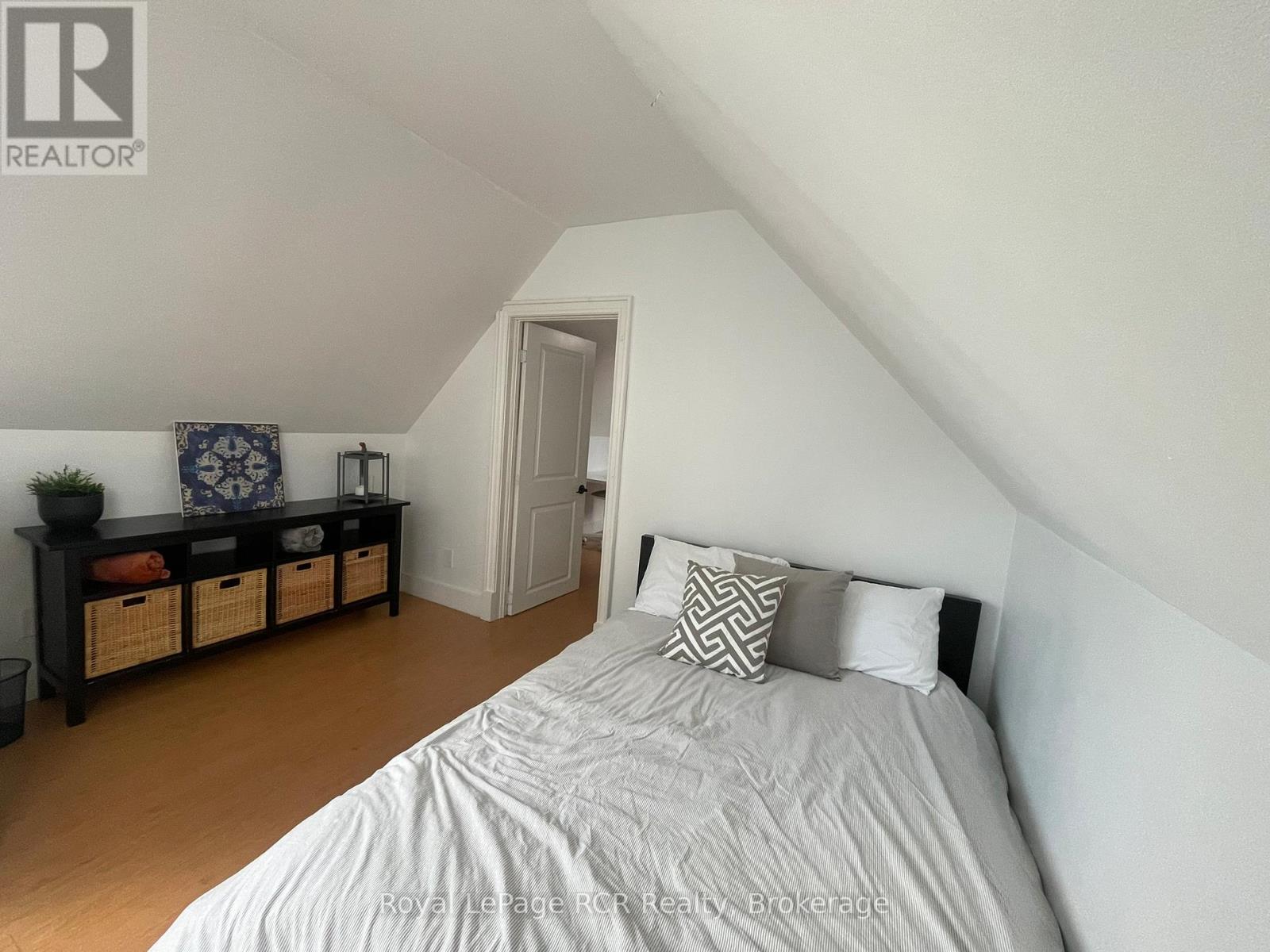 121 COLLINGWOOD STREET - 23