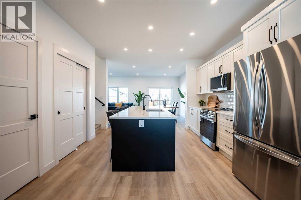 Single Family House for Sale in  Earl Close Evergreen Red Deer 