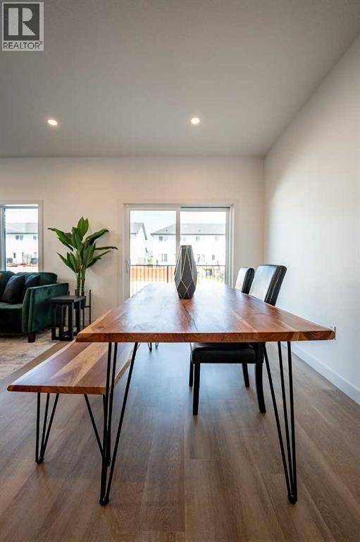 Single Family House for Sale in  Earl Close Evergreen Red Deer 