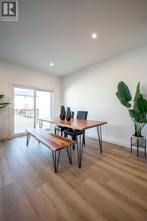 Single Family House for Sale in  Earl Close Evergreen Red Deer 