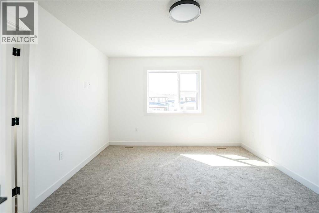 Single Family House for Sale in  Earl Close Evergreen Red Deer 