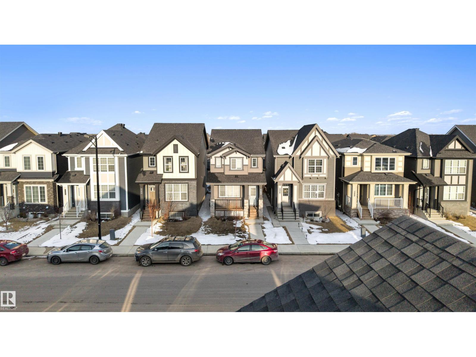 8125 226A ST NW - 52