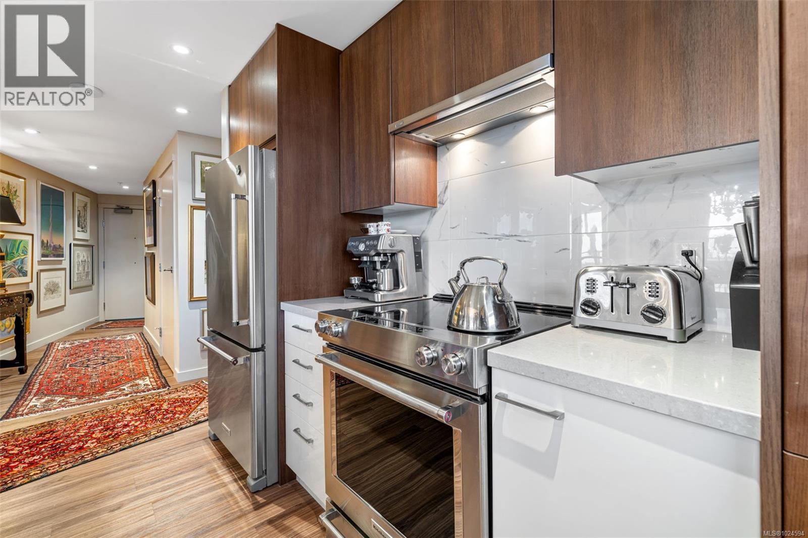 #1101 777 BELLEVILLE ST - 4