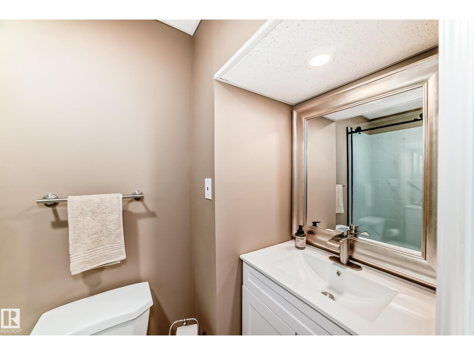 9813 152 ST NW, Edmonton