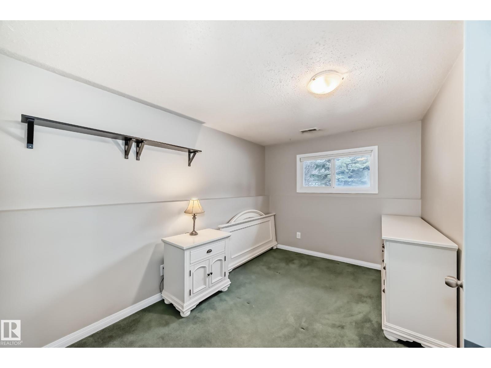 9813 152 ST NW, Edmonton