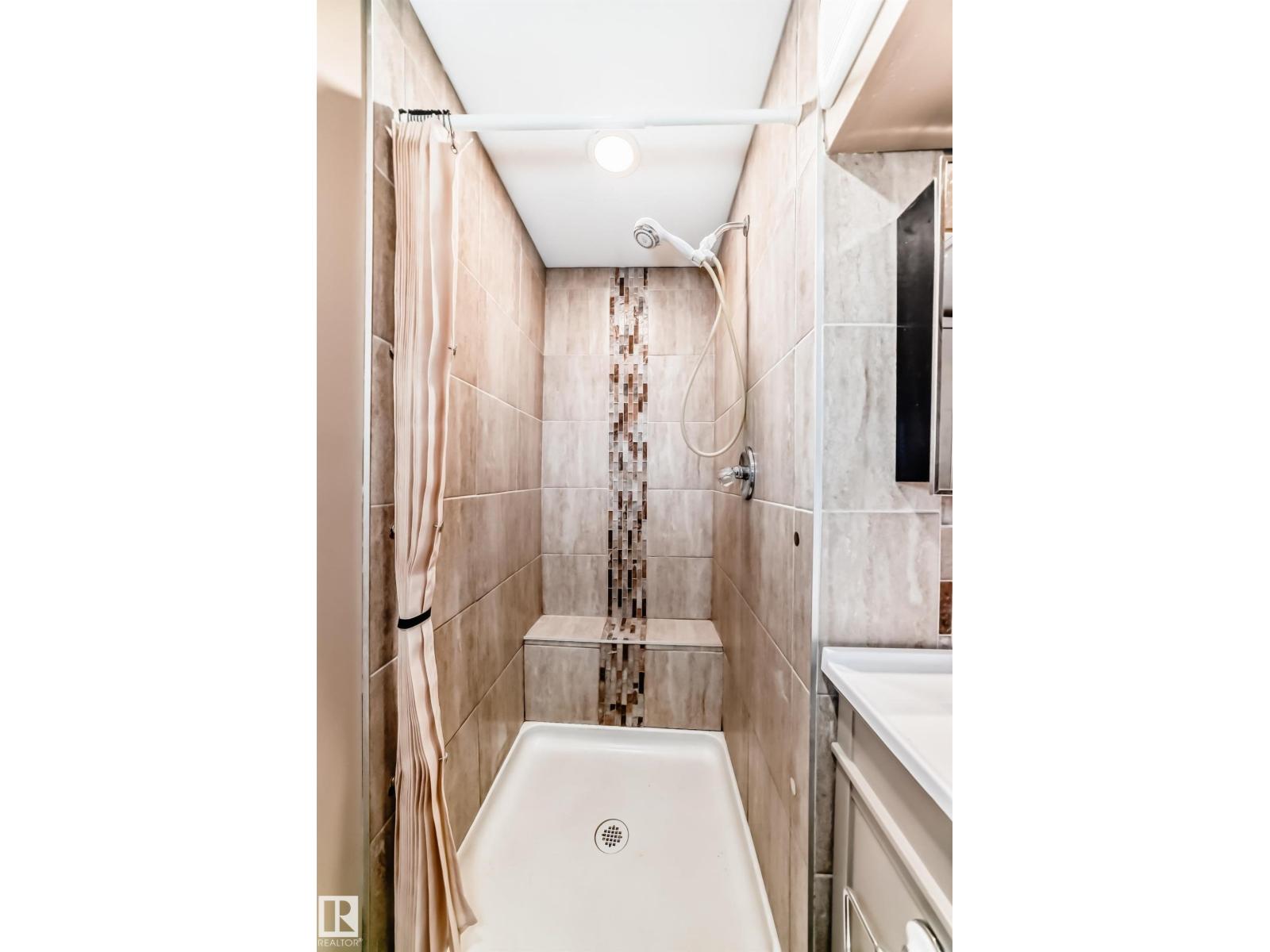 9813 152 ST NW, Edmonton