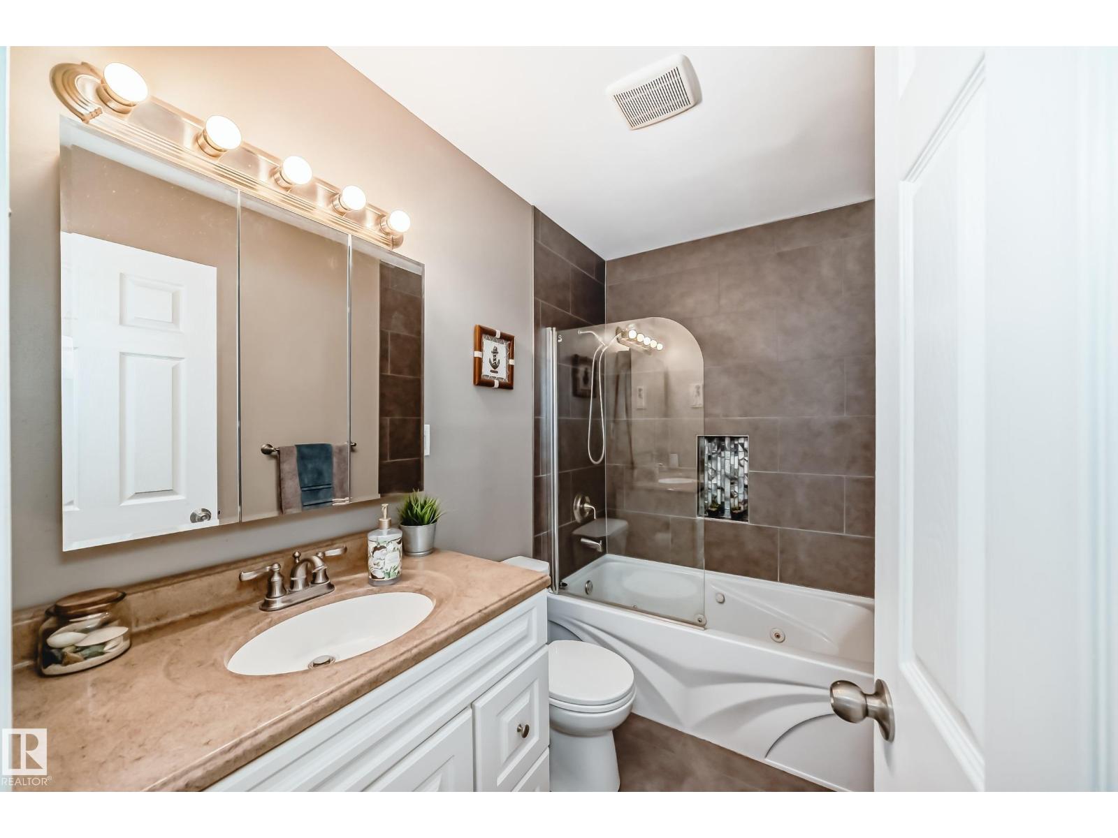 9813 152 ST NW, Edmonton