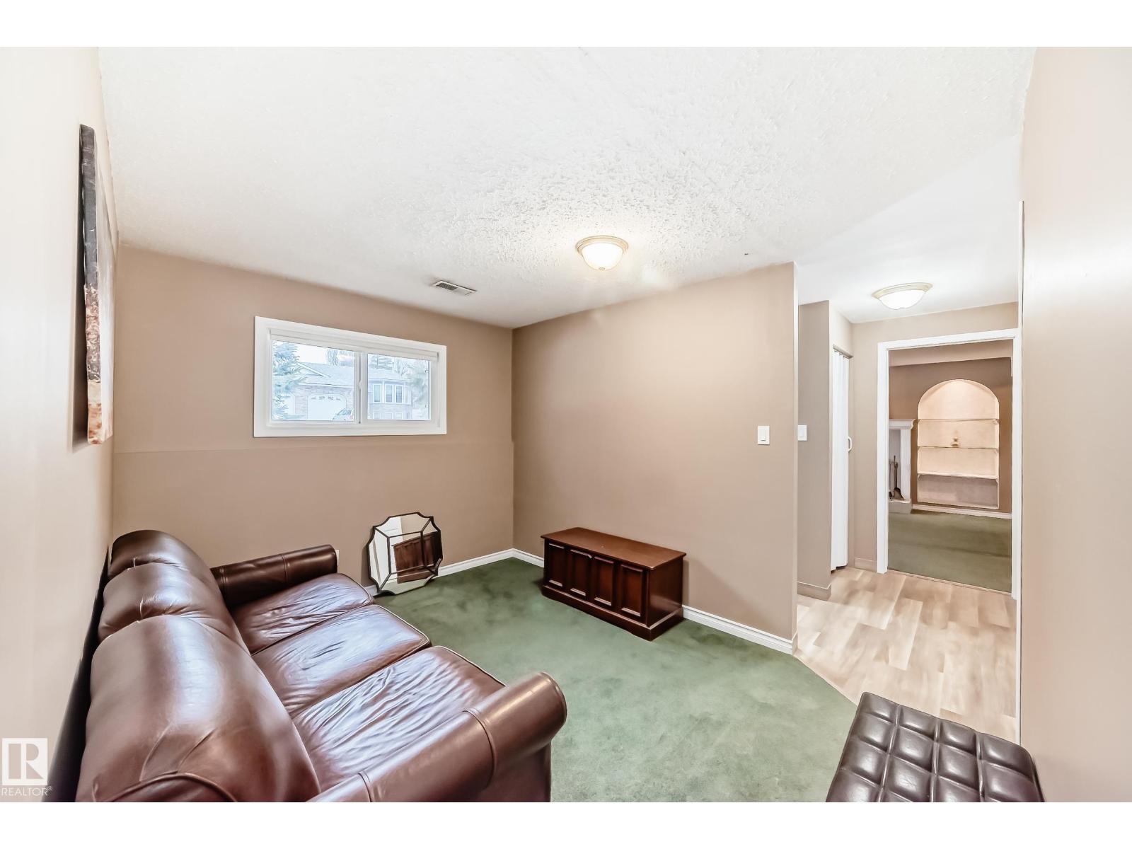 9813 152 ST NW, Edmonton