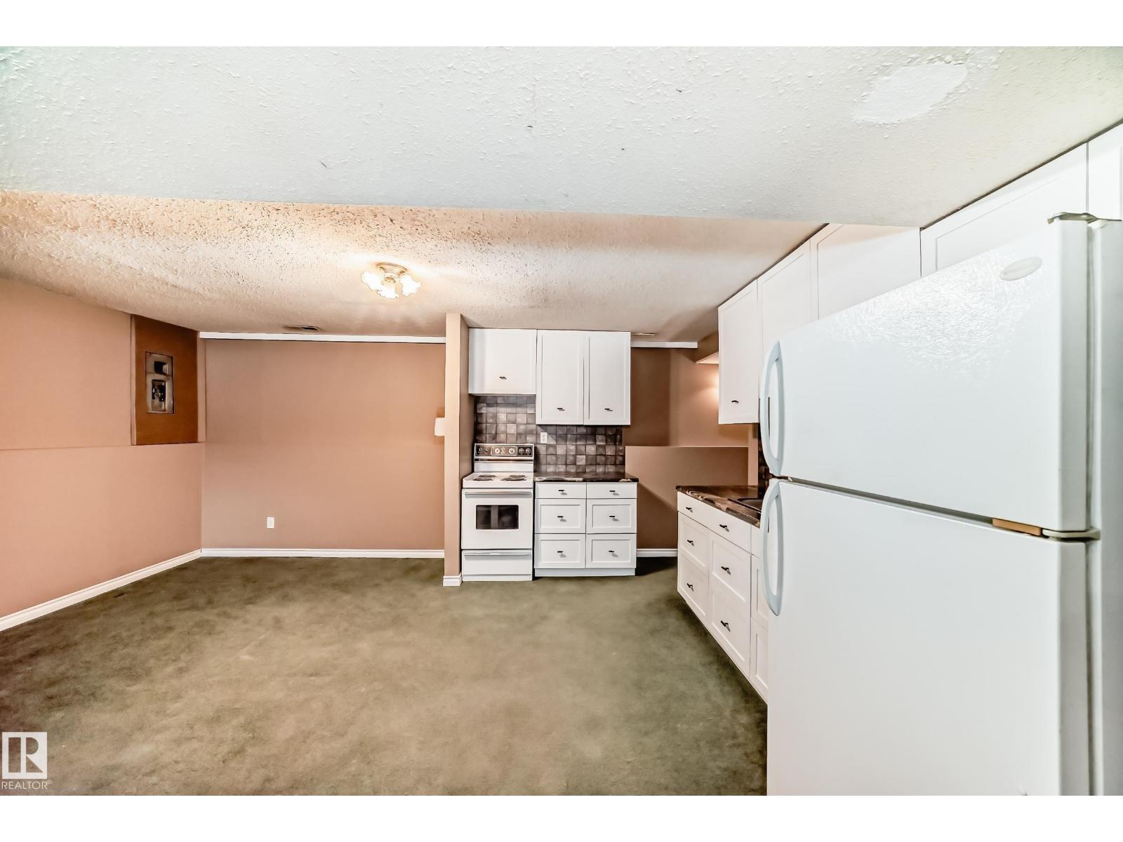 9813 152 ST NW, Edmonton