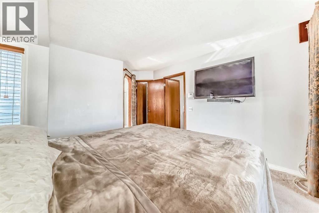 Single Family House for Sale in  Eldorado Close NE Monterey Park Calgary 